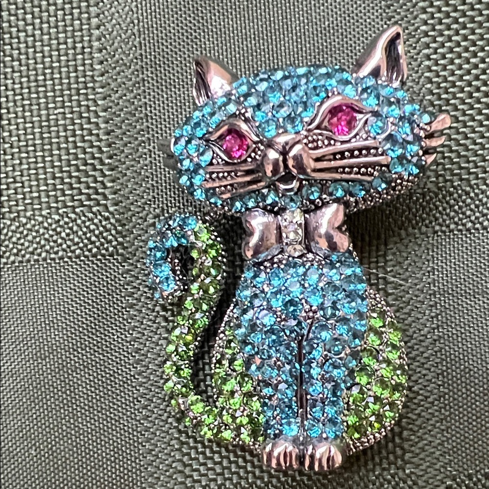 Sparkling Blue & Green Cat Brooch - Crystal Encrusted Cat Pin - Picture 6 of 7